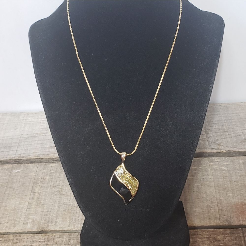 VINTAGE ROYAL Glittered Enamel Pendant Necklace